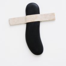 La Torche, 2011 • Material: Kalkstein, Marmor • Format: 45 x 40 x 3 cm