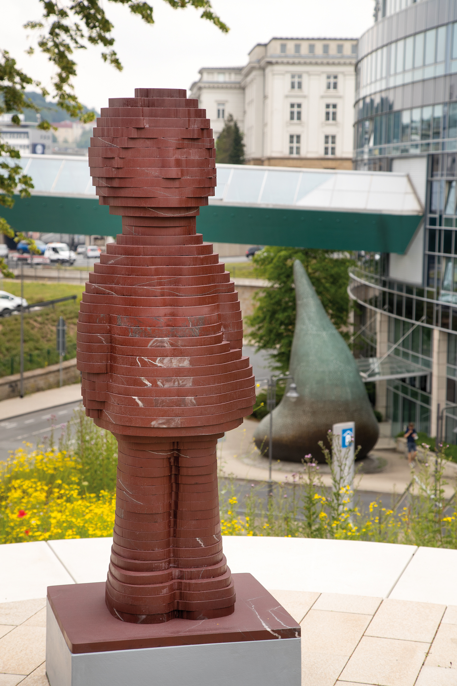 ENGEL2020-Skulptur-mit-Zufuhr