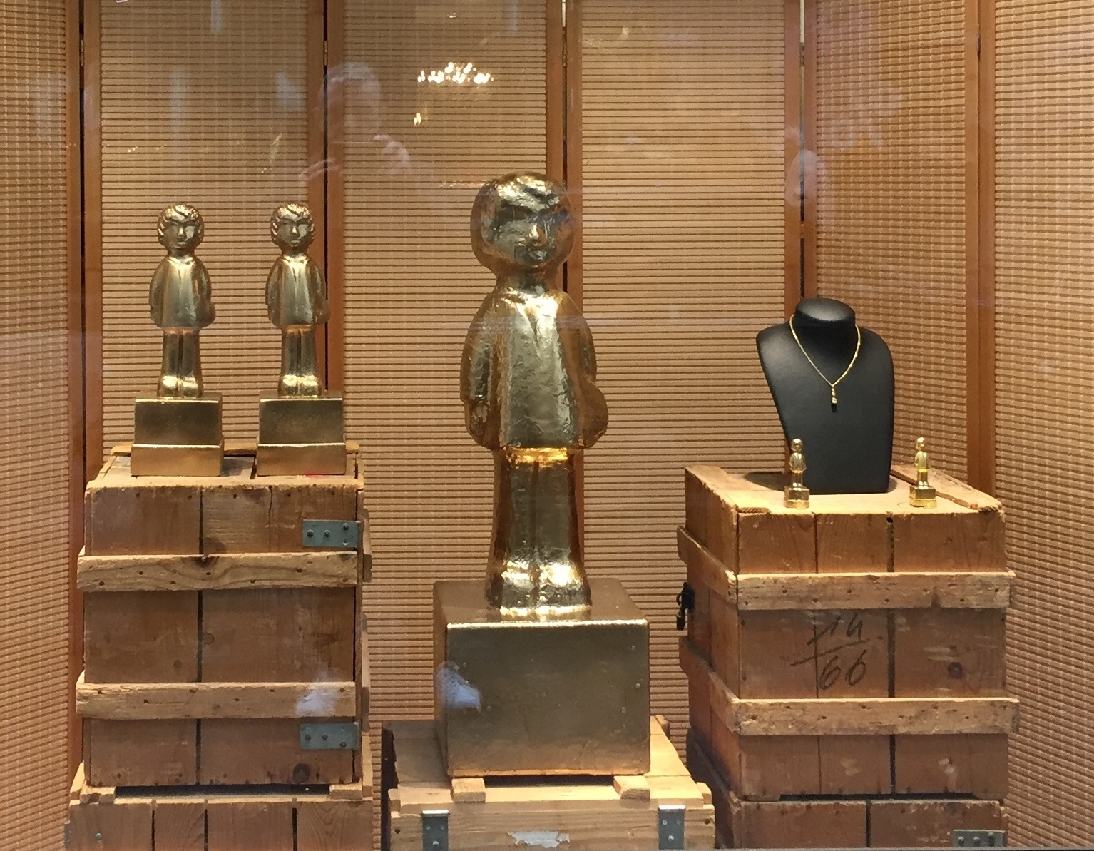 tl_files/news/Engels2020_Lowisch_Schaufenster_Abeler.jpg